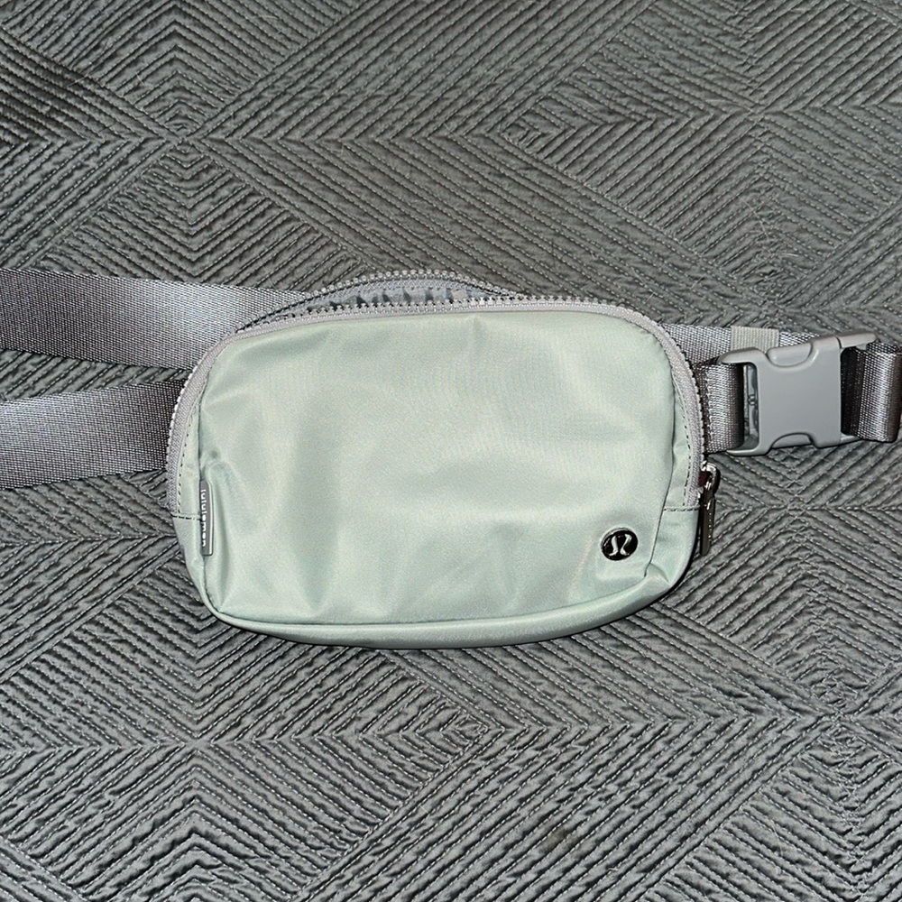 Lululemon 1L Everywhere Belt Bag